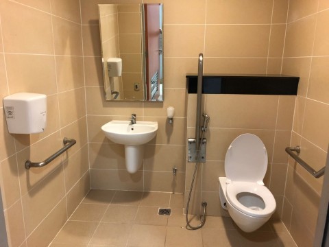 Как правильно выбрать поручни для дома и общественных помещений